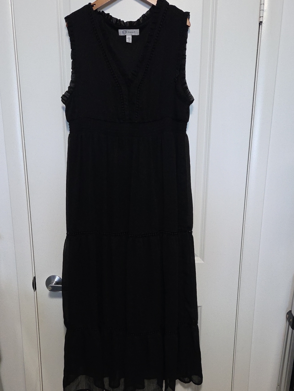 Women’s Black Sleeveless Maxi Dress with V-Neck Trim